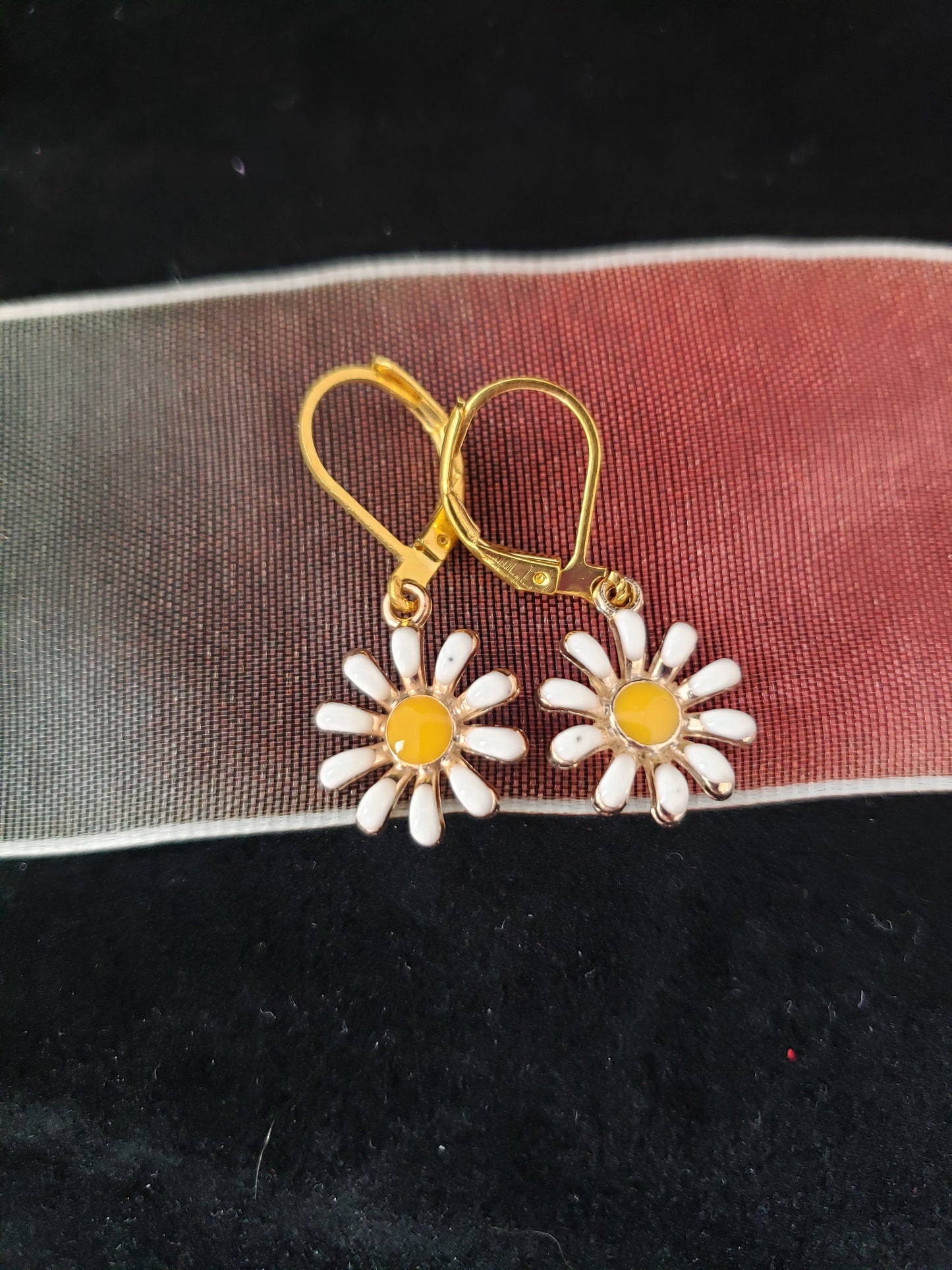 White & Yellow Daisies (2 styles available)